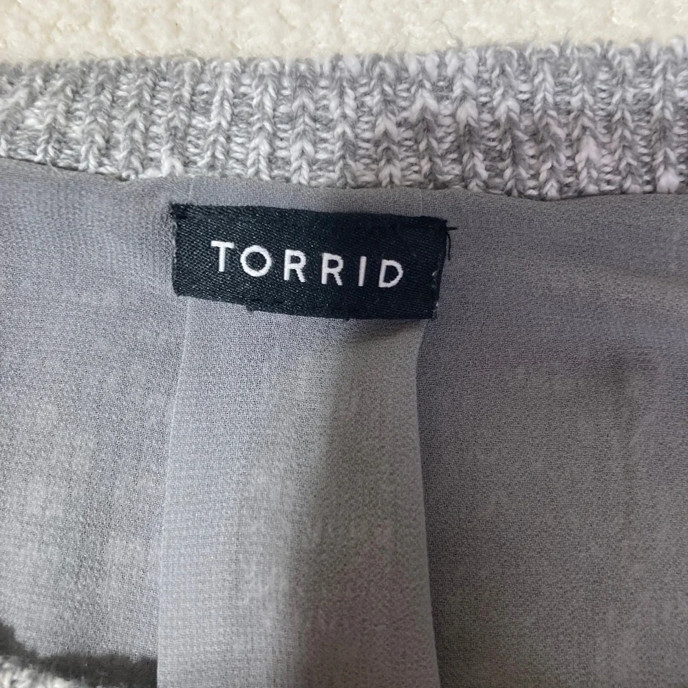 Torrid 3 Cold Shoulder Tunic Sweater‎ Gray Marled Knit Chiffon Hem Long Sleeve